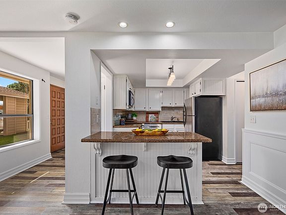 4th image of 9920 NE 119th St #107