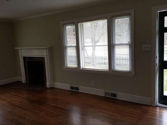 4th image of 820 Highland Ave