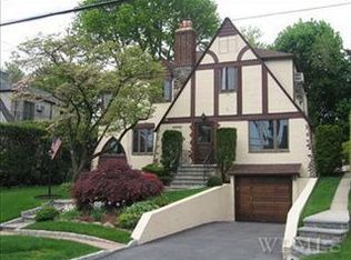 51 Old Orchard Rd, New Rochelle, NY 10804