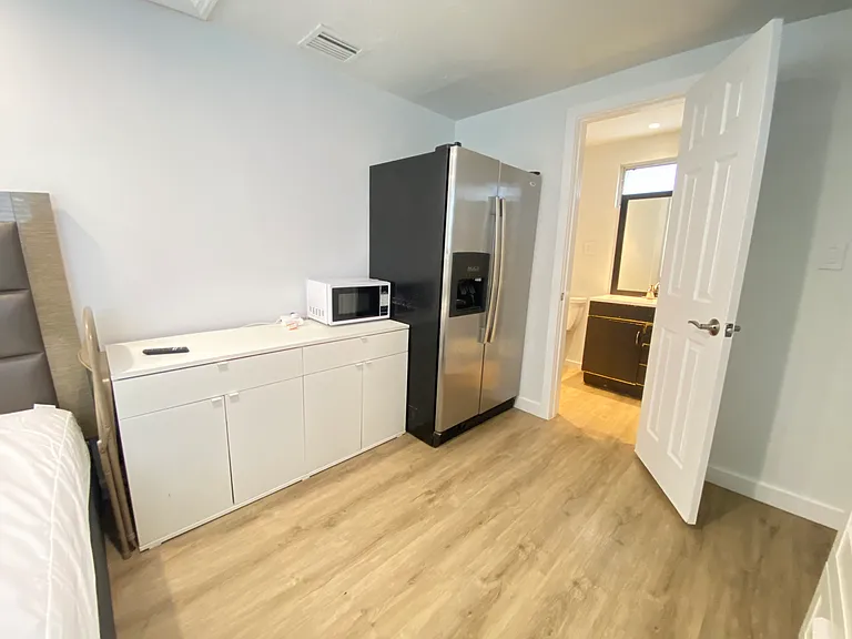 1458 NE 174th St #B — Photo 10