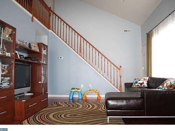 5th image of 13675 Philmont Ave Unit 32