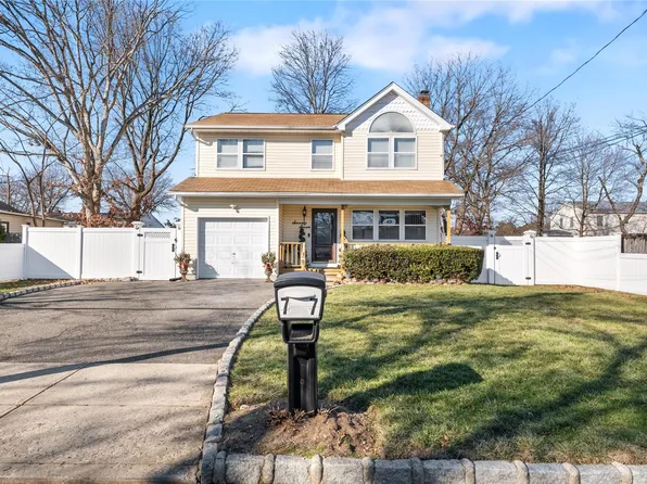 77 Madison Street, Amityville, NY 11701