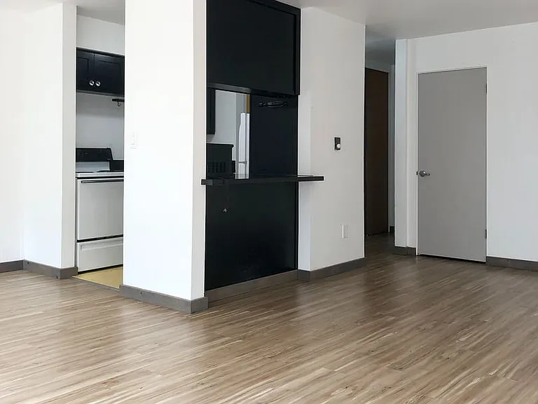 Bayview Apartments — Photo 22