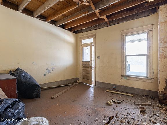 4th image of 215 E Ridge St