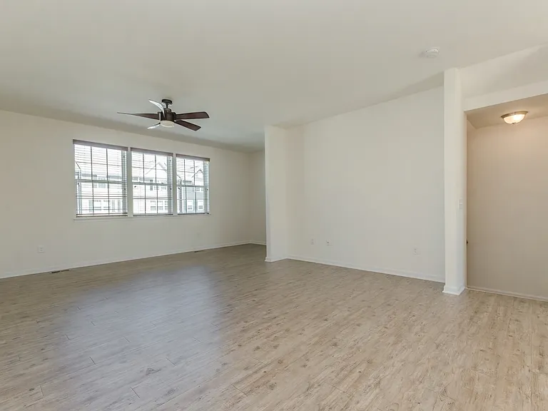 172 Drexel Ct — Photo 21