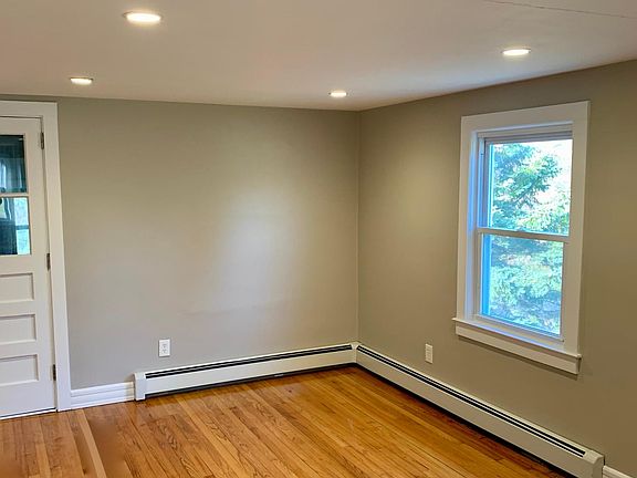 Living room / sitting area