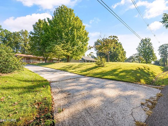 3rd image of 813/815 Stephens Rd