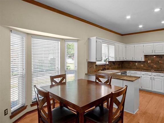 5th image of 1601 Eden Valley Ln