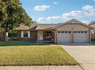 640 W Perry Dr, Mustang, OK 73064
