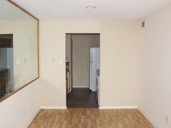 4th image of 3919 Fairmont Pkwy APT 231