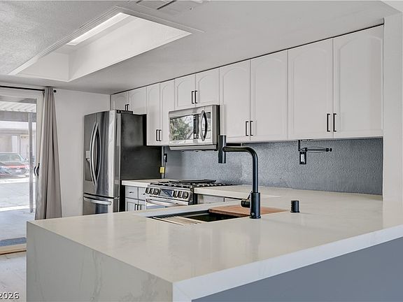 2nd image of 6542 Ironbark Ln
