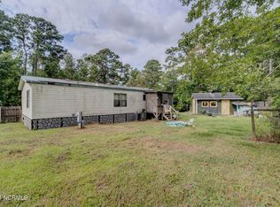 665 Bay Harbor Dr, Hampstead, NC 28443