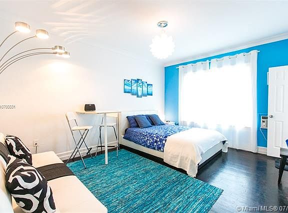 3rd image of 1619 Jefferson Ave APT 23