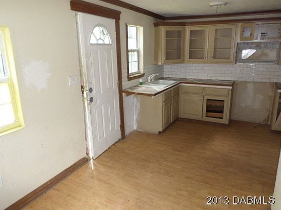 2nd image of 735 McArthur Ct