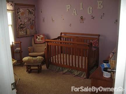 Bedroom 1 : 13 x 11 feet