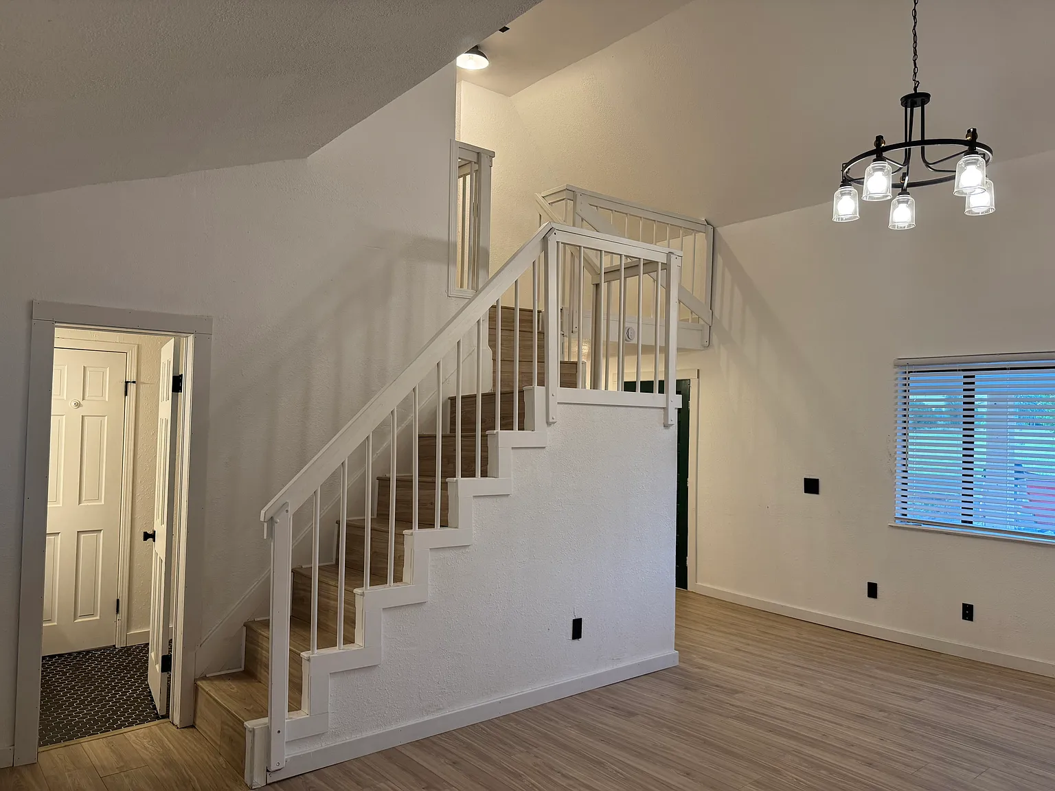 1024 E Main St — Photo 2