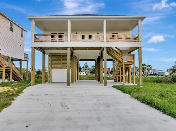 120 Jewel Dr, Crystal Beach, TX 77650