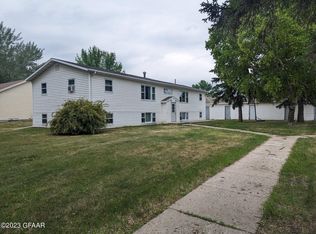 822 20th St NW, East Grand Forks, MN 56721