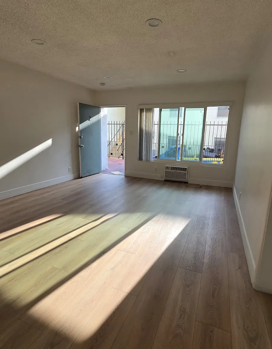1 bed, 700 sqft, $2,100 — Photo 4