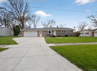 1274 Nancywood Dr, Waterford, MI 48327