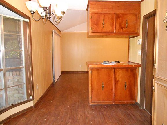 Kitchen to family room