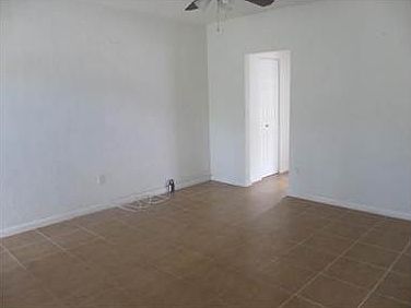 4th image of 430 NE 38th St APT 10