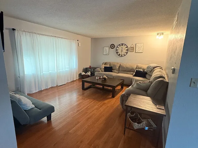 1028 N Acadia Ave — Photo 4