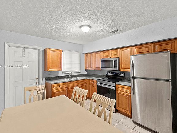 5th image of 156 W 14th St