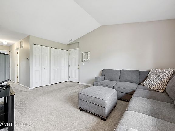 3rd image of 305 Crestview Dr Unit C