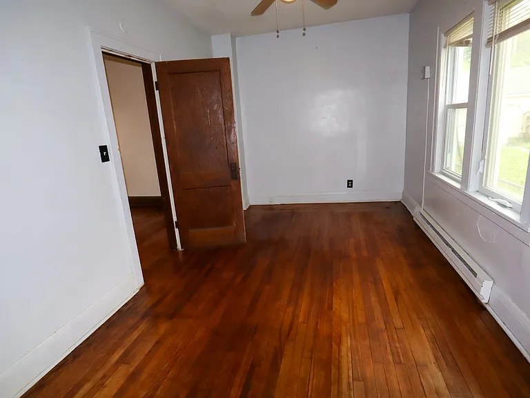 2715 Girard Ave N — Photo 5