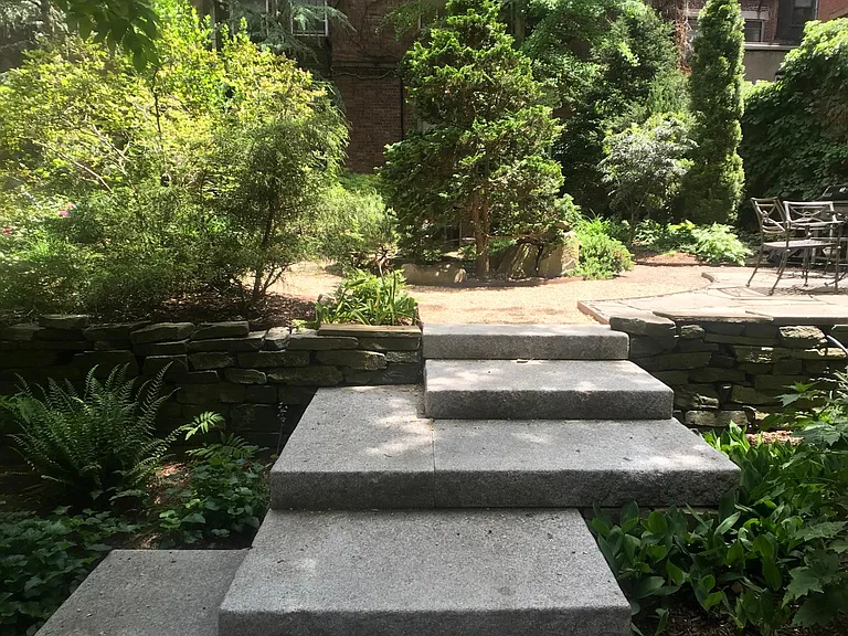 40 Grove St — Photo 18