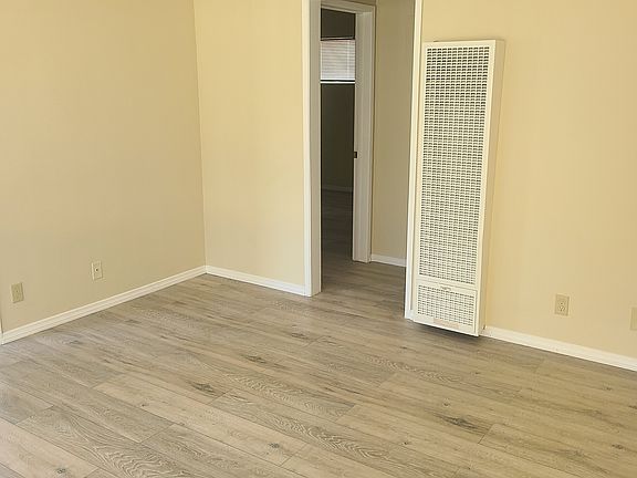 3rd image of 738 California Ave #1/2