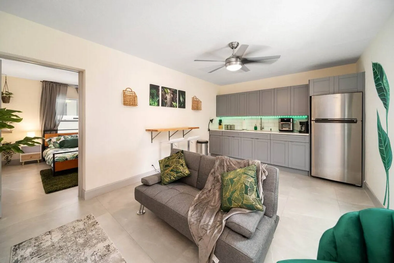 1 bed, 1.0 bath, 1194 sqft, $3,831 — Photo 2
