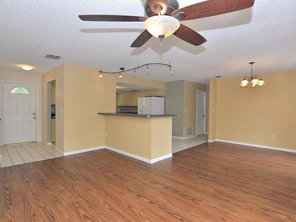 3rd image of 108 E Wyndham Ct