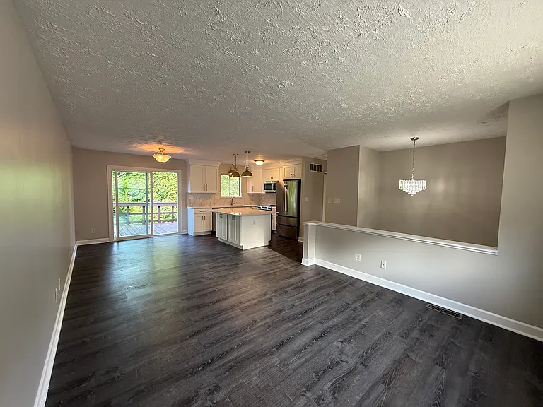2136 Jeffey Dr — Photo 8