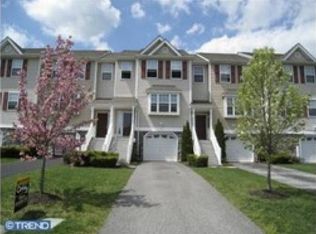 19 Hoag Ln, Aston, PA 19014
