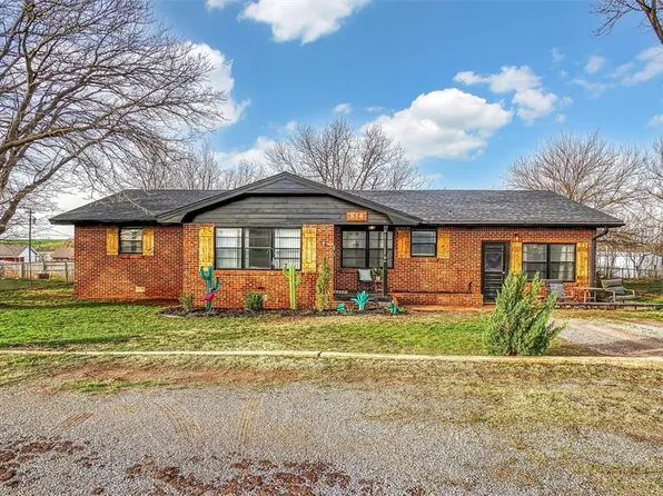 814 S Magnolia Ave, Cordell, OK 73632