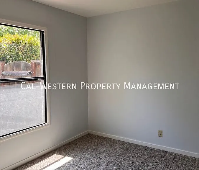 1143 Solana Dr — Photo 7