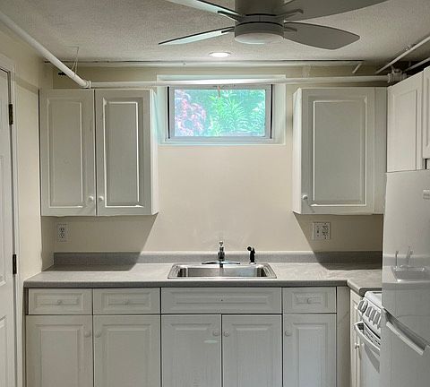 3rd image of 18 Dunstan St #B