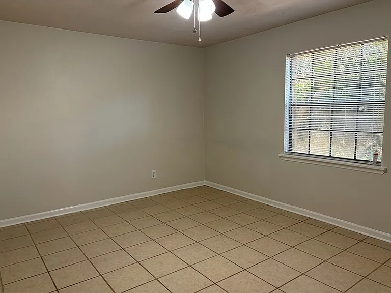 220 Atkinson Dr #D — Photo 11
