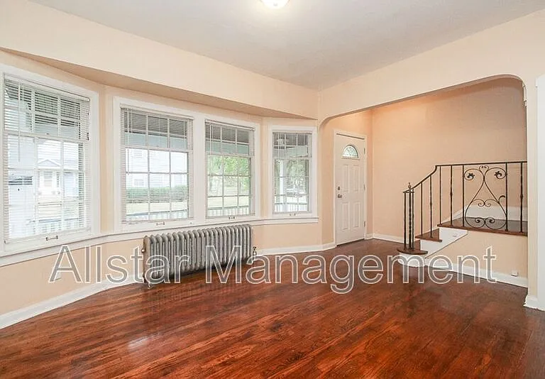 2100 Cottage Grove Dr — Photo 32