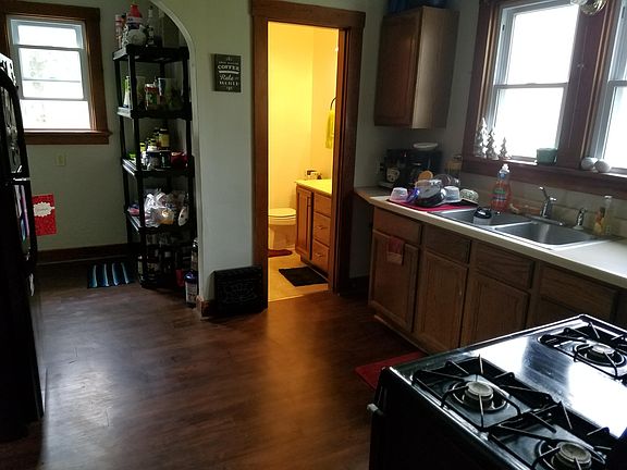 2nd image of 119 E Dunn St