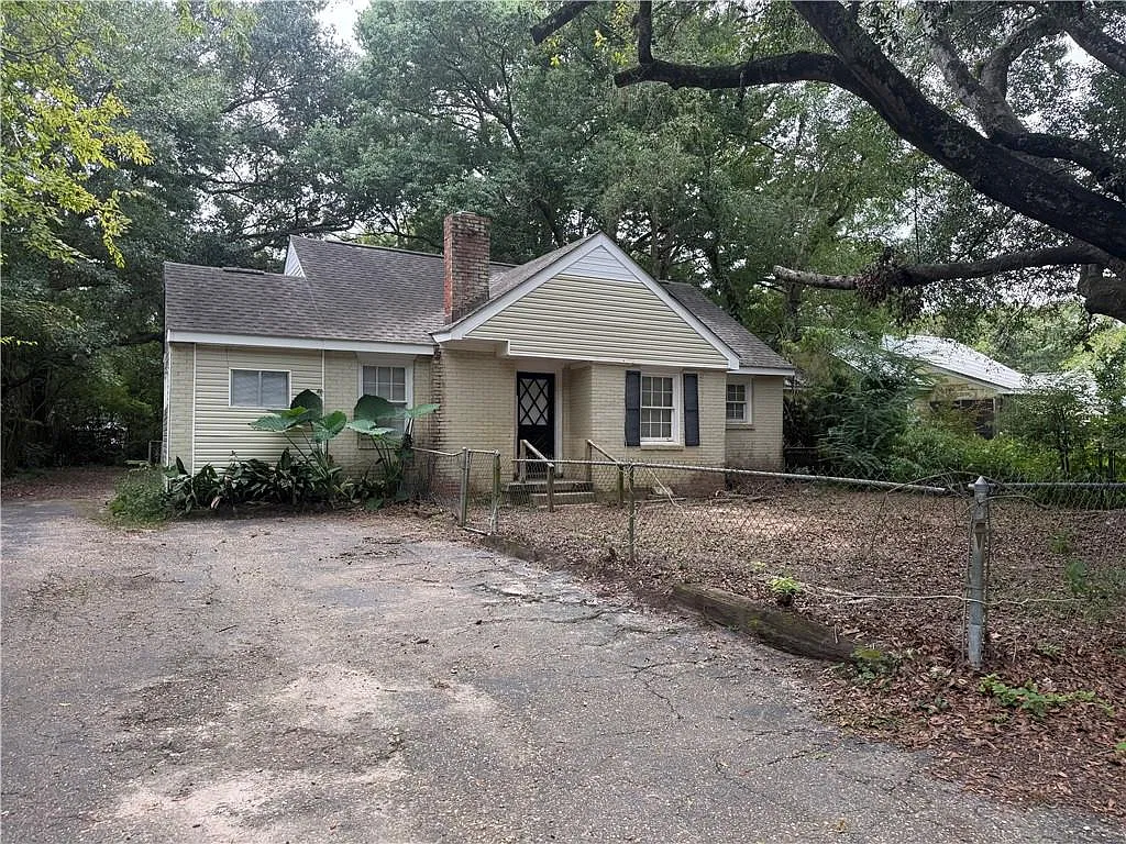 2 bed, 1.0 bath, 913 sqft, $950 — Photo 1
