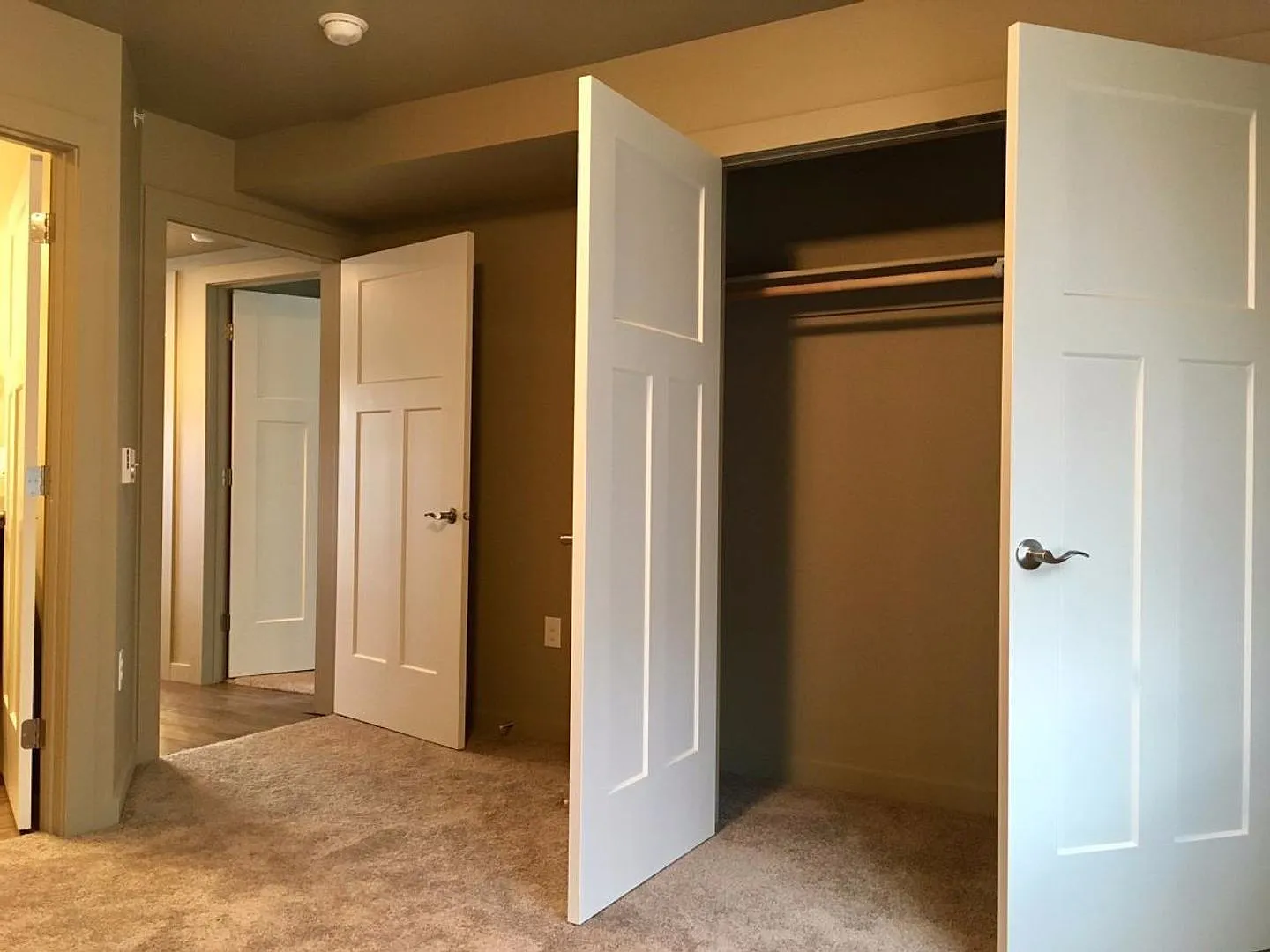4815 Golden Gate Ave — Photo 4