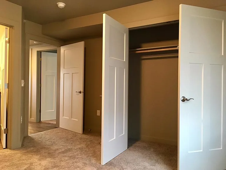 4835 Golden Gate Ave — Photo 4