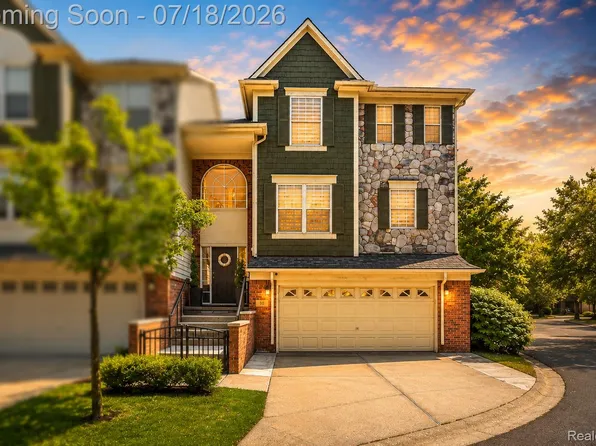 10 Bradford Ct, Dearborn, MI 48126