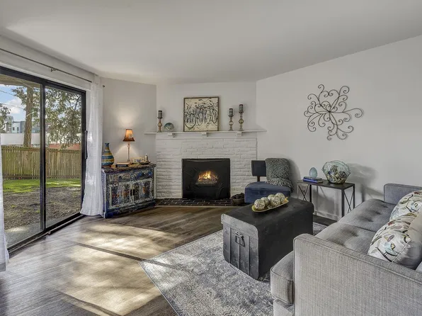 12505 NE 116th St APT A17, Kirkland, WA 98034