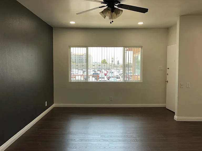 710 W 27th Street — Photo 5