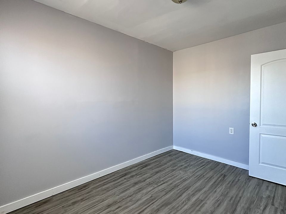 1st image of 2647 S 68th St