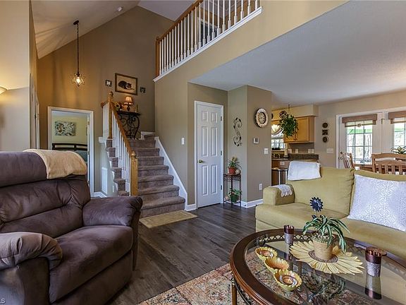 4th image of 821 Annistons Ct